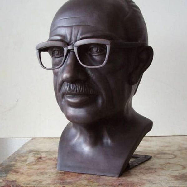 bronz büst